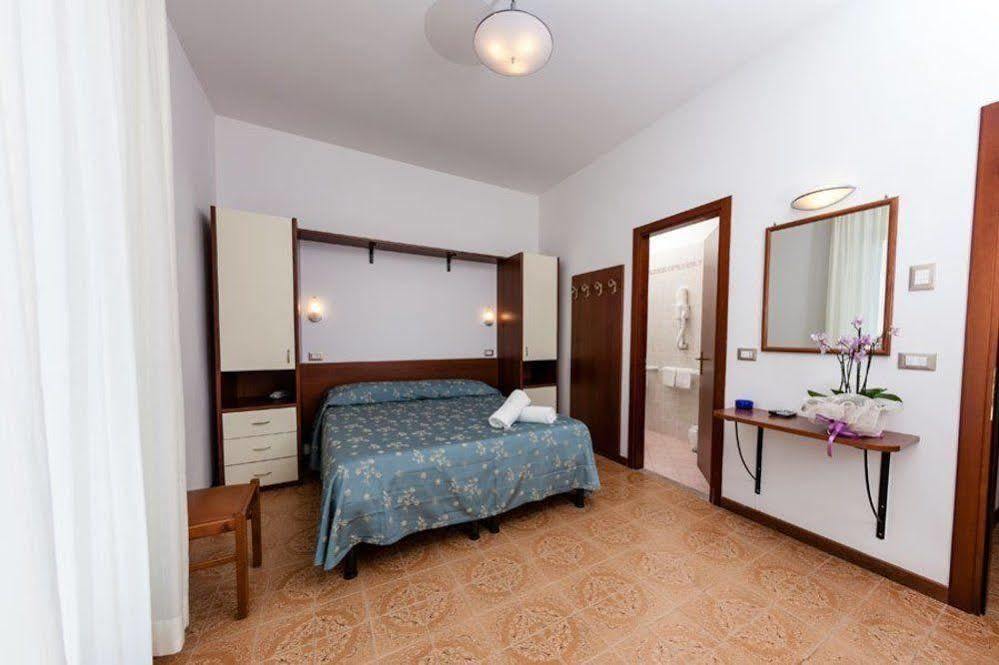 Hotel Sayonara Senigallia Exterior photo